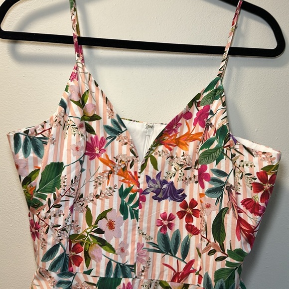 Gianni Bini Women’s Sleeveless VNeck Floral/Pink Strip Dress Size 12 - Picture 4 of 7